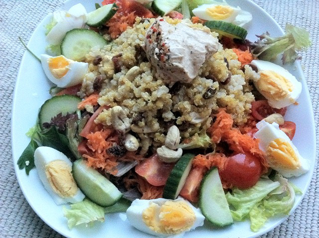 Curried Quinoa With Cashews and Sultanas