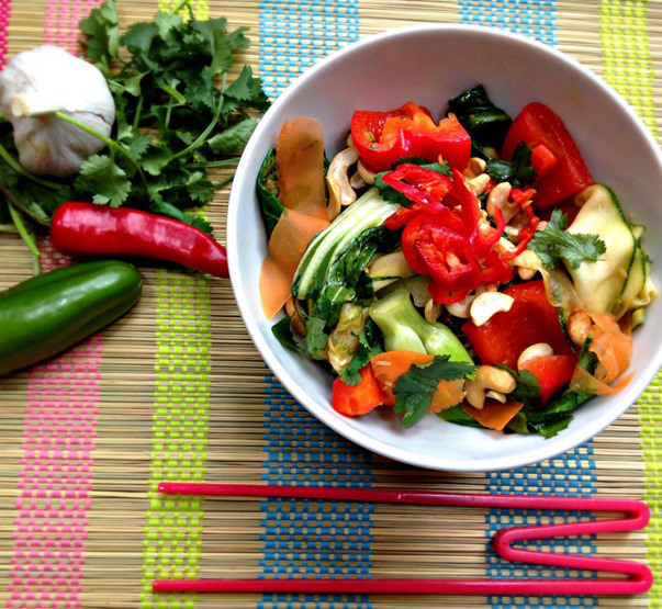 Oriental Vegetable & Cashew Salad
