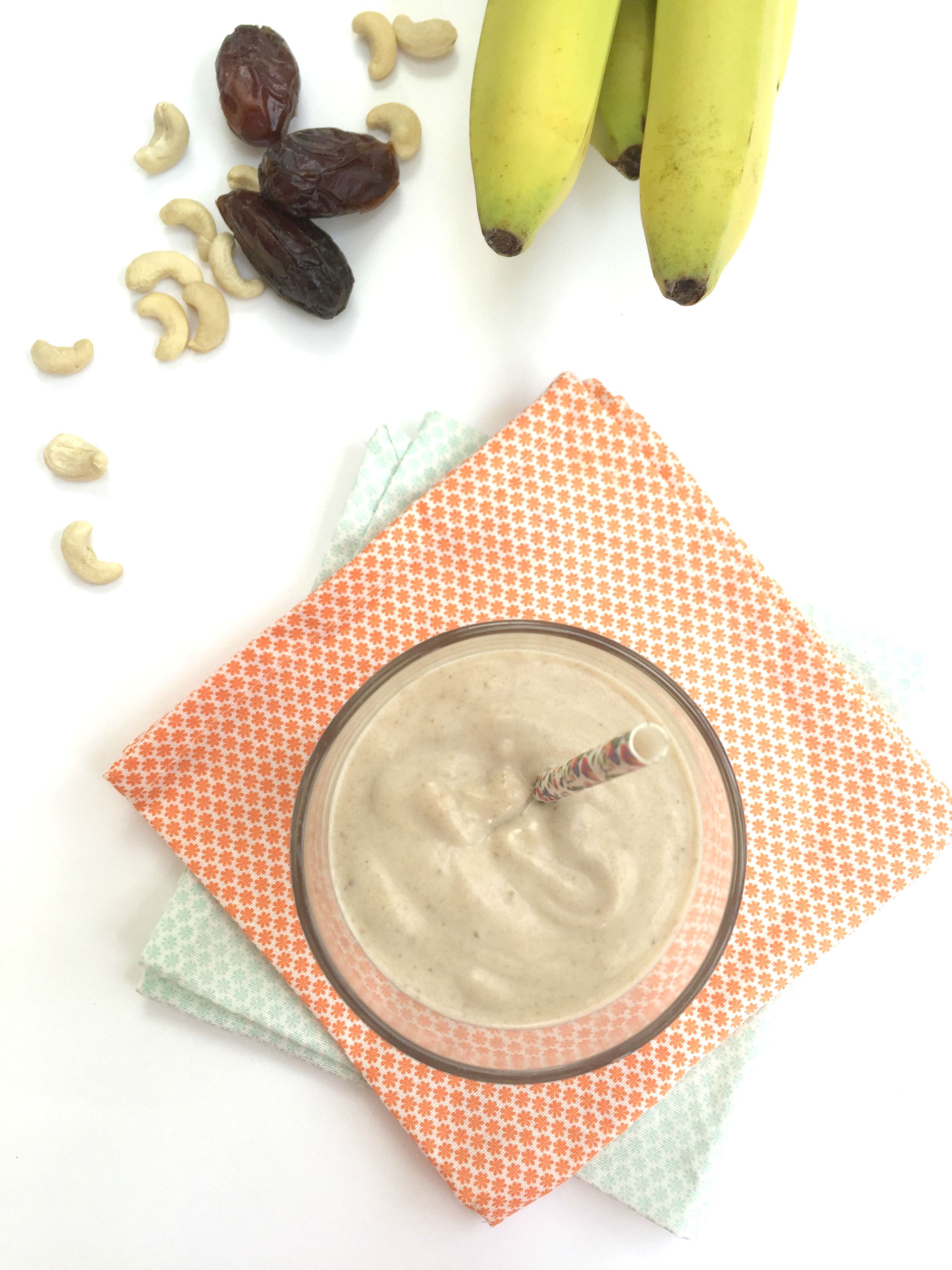 This super creamy smoothie tastes like dessert.  Its sweetness comes from medjool dates that give it a love toffee-like flavour.