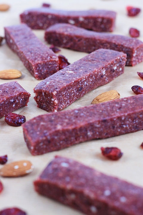 6Raw-Cranberry-and-Nut-Energy-Bars