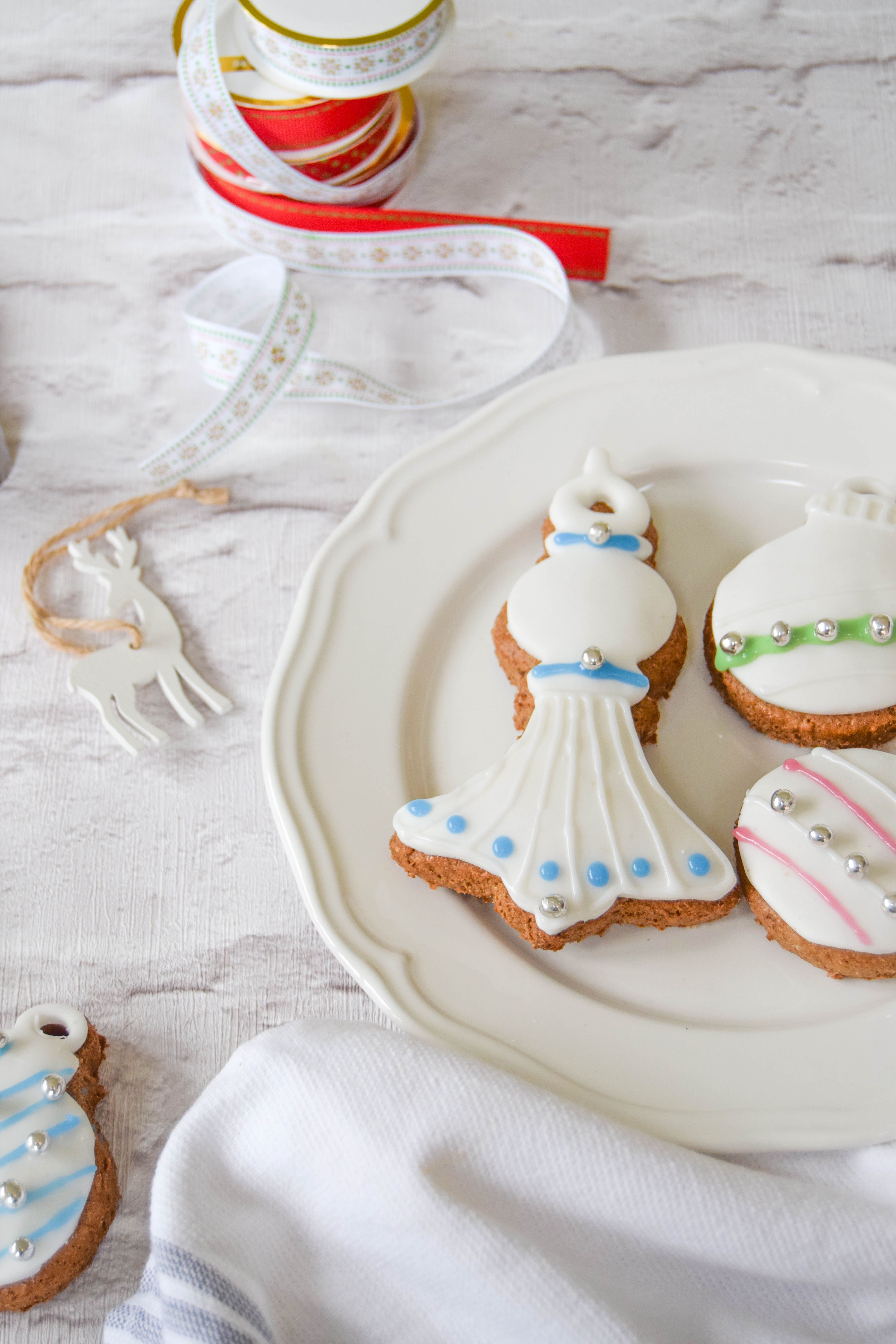 Healthy gingerbread cookies that don't compromise on all that delicious flavour. Healthy gingerbread cookies that don't compromise on all that delicious flavour.