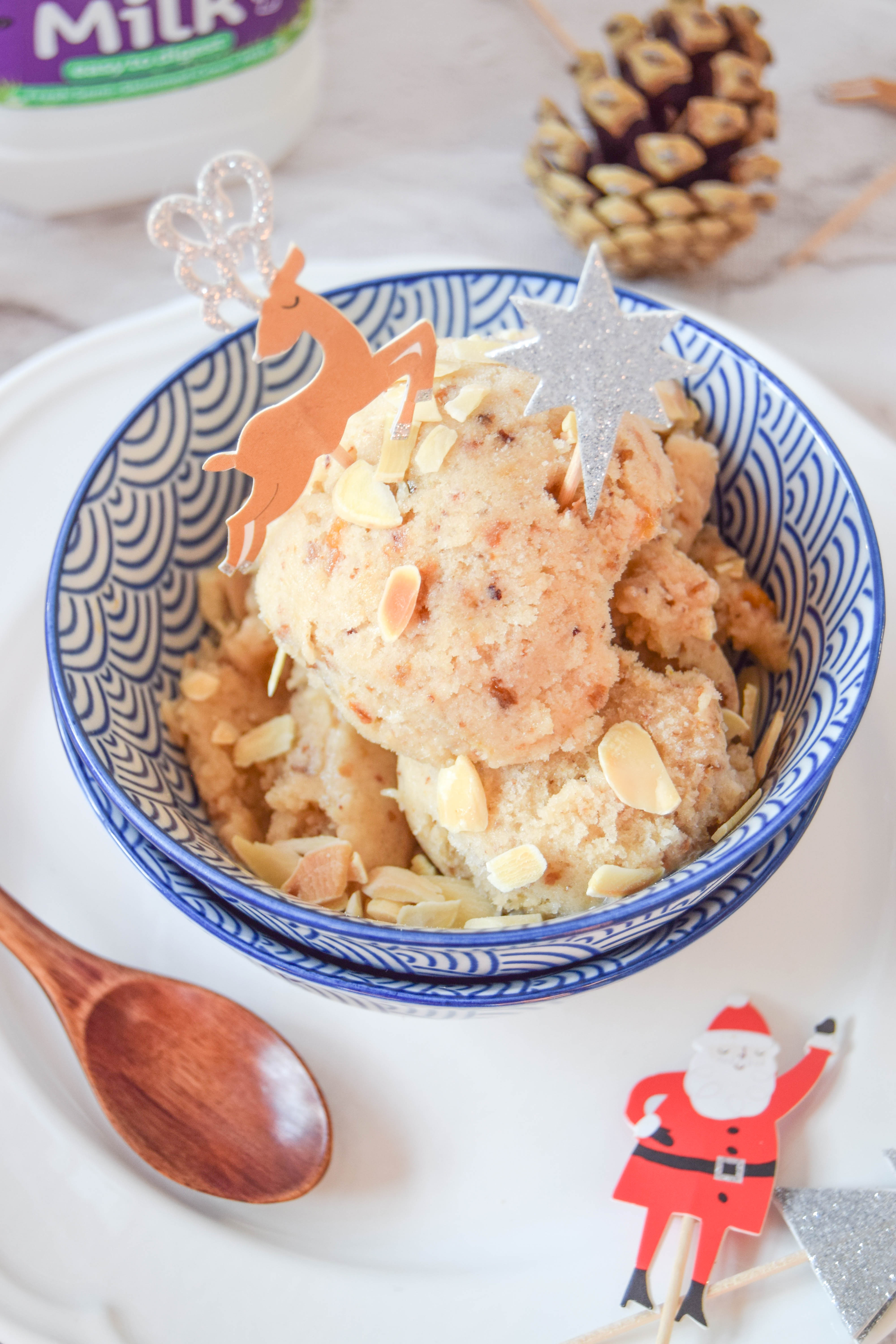 All the delicious flavour of a mince pie without the pastry. This nice cream only contains 3 ingredients and is a healthier alternative that the kids love!