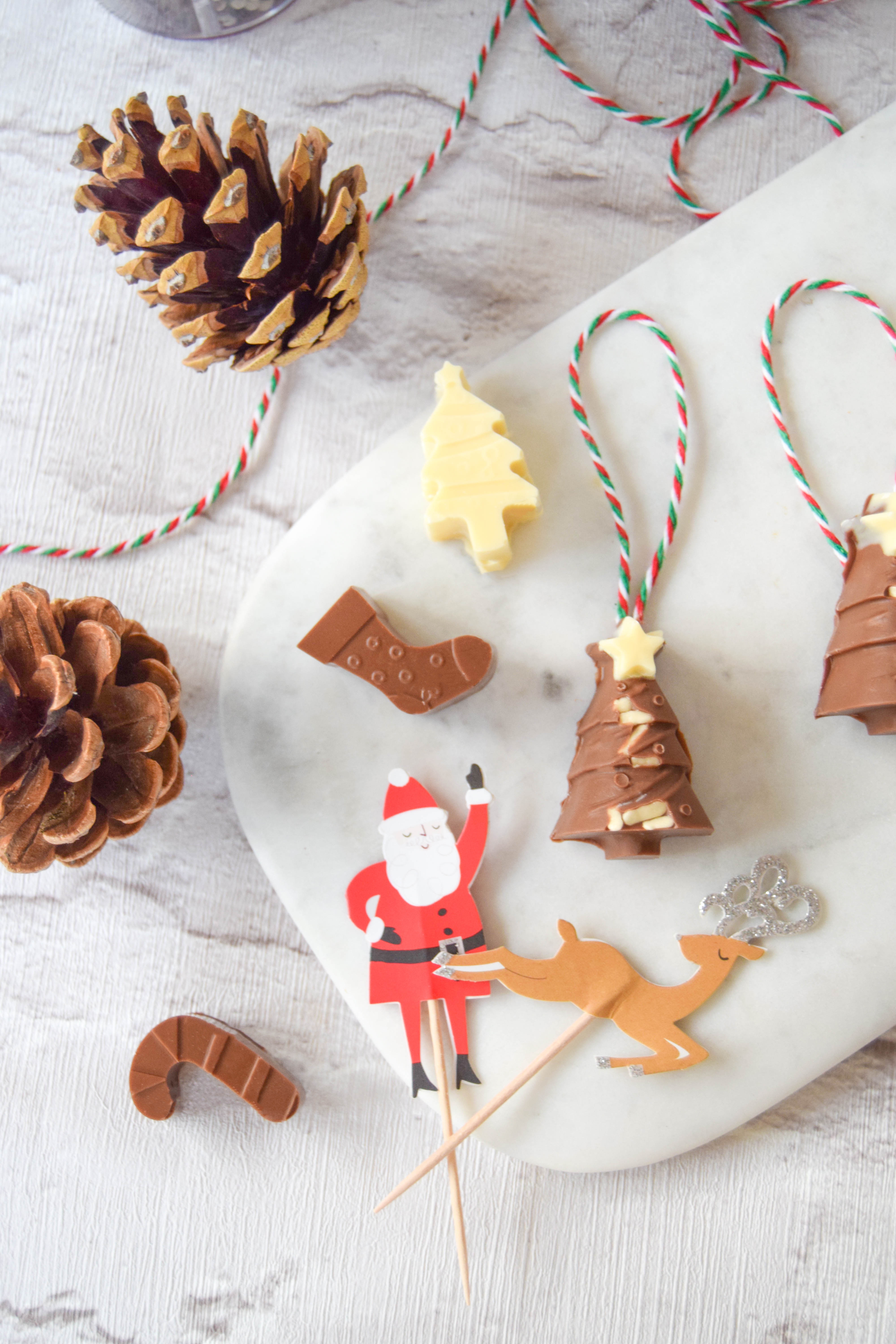 Homemade gifts have that personal touch. If you haven’t quite finished your Christmas shopping yet these salted peanut butter chocolates are perfect.
