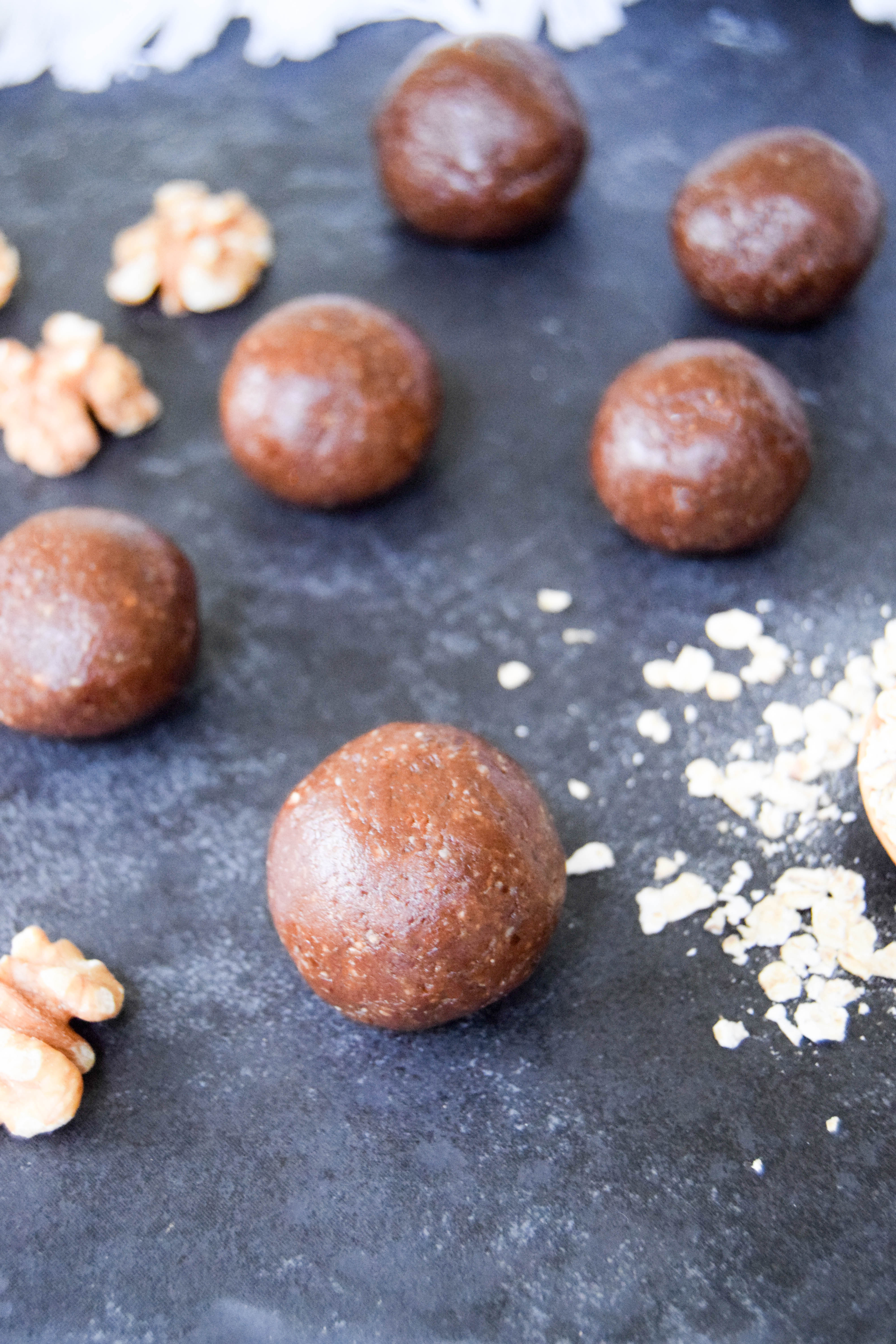 Walnut Fudge Energy Balls - a healthier indulgent afternoon pick me up! 
