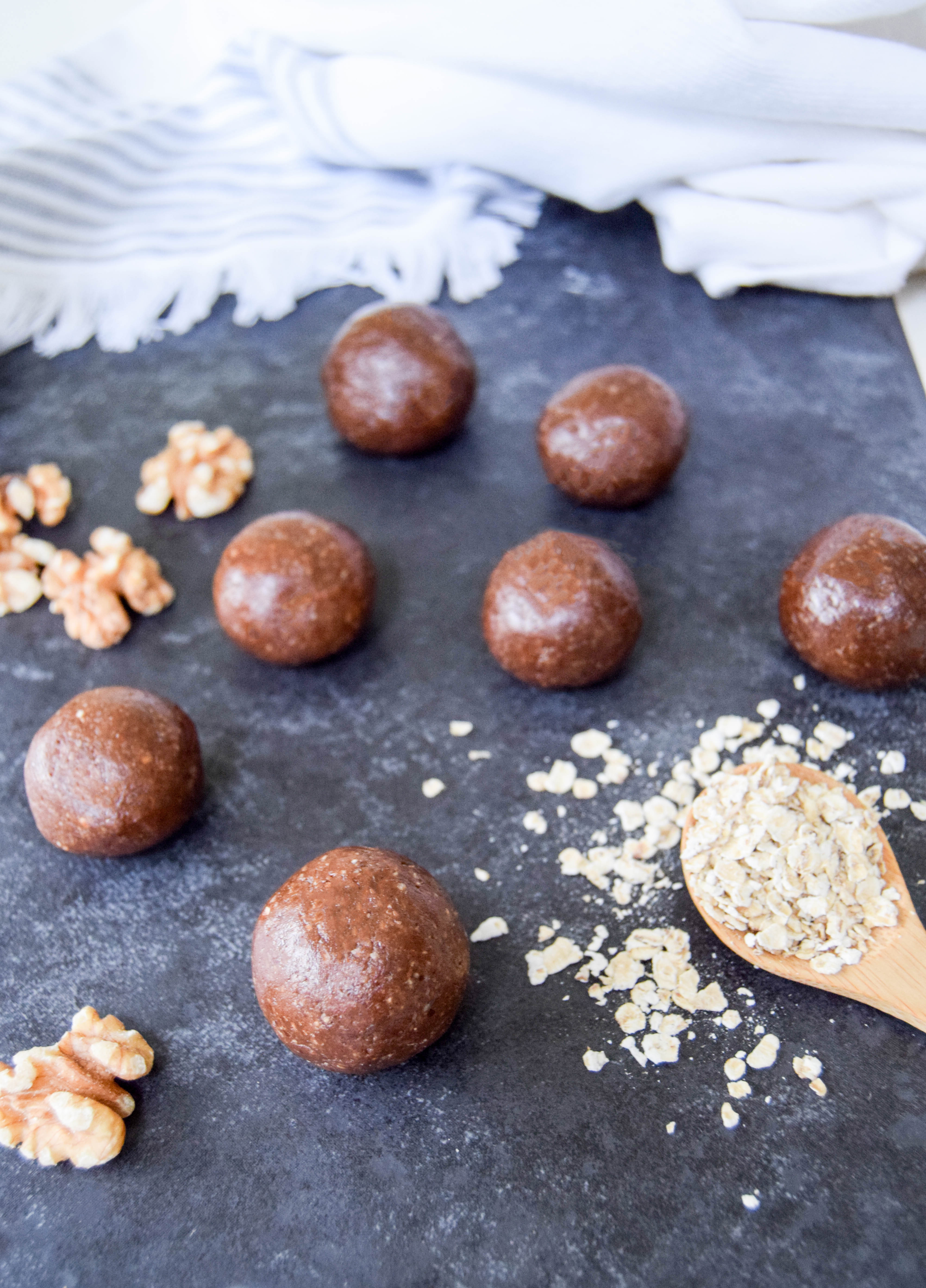 Walnut Fudge Energy Balls - a healthier indulgent afternoon pick me up! 