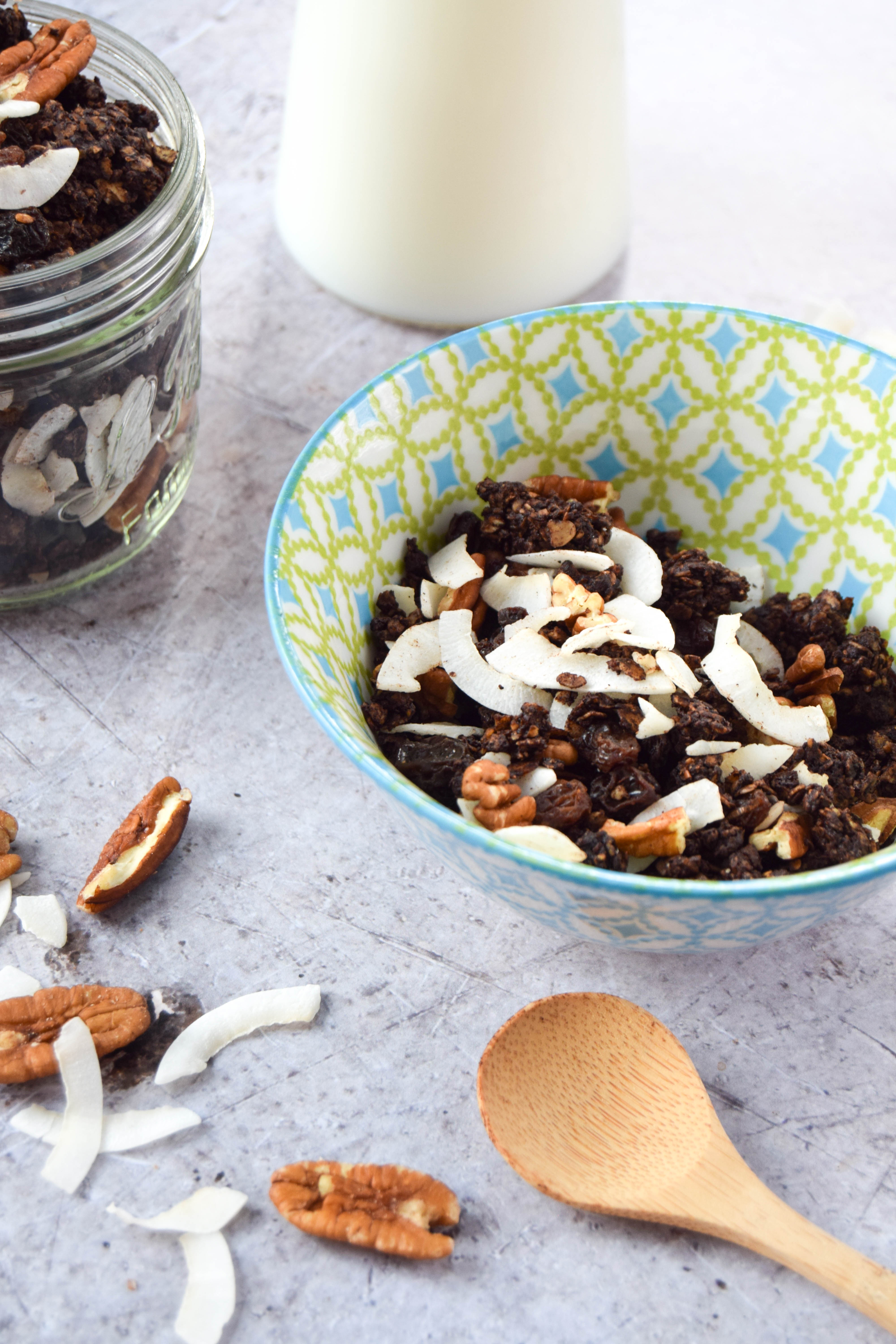 Chocolate for breakfast? Yes please! Get your morning chocolate fix with this healthier chocolate granola recipe with coconut and pecans.