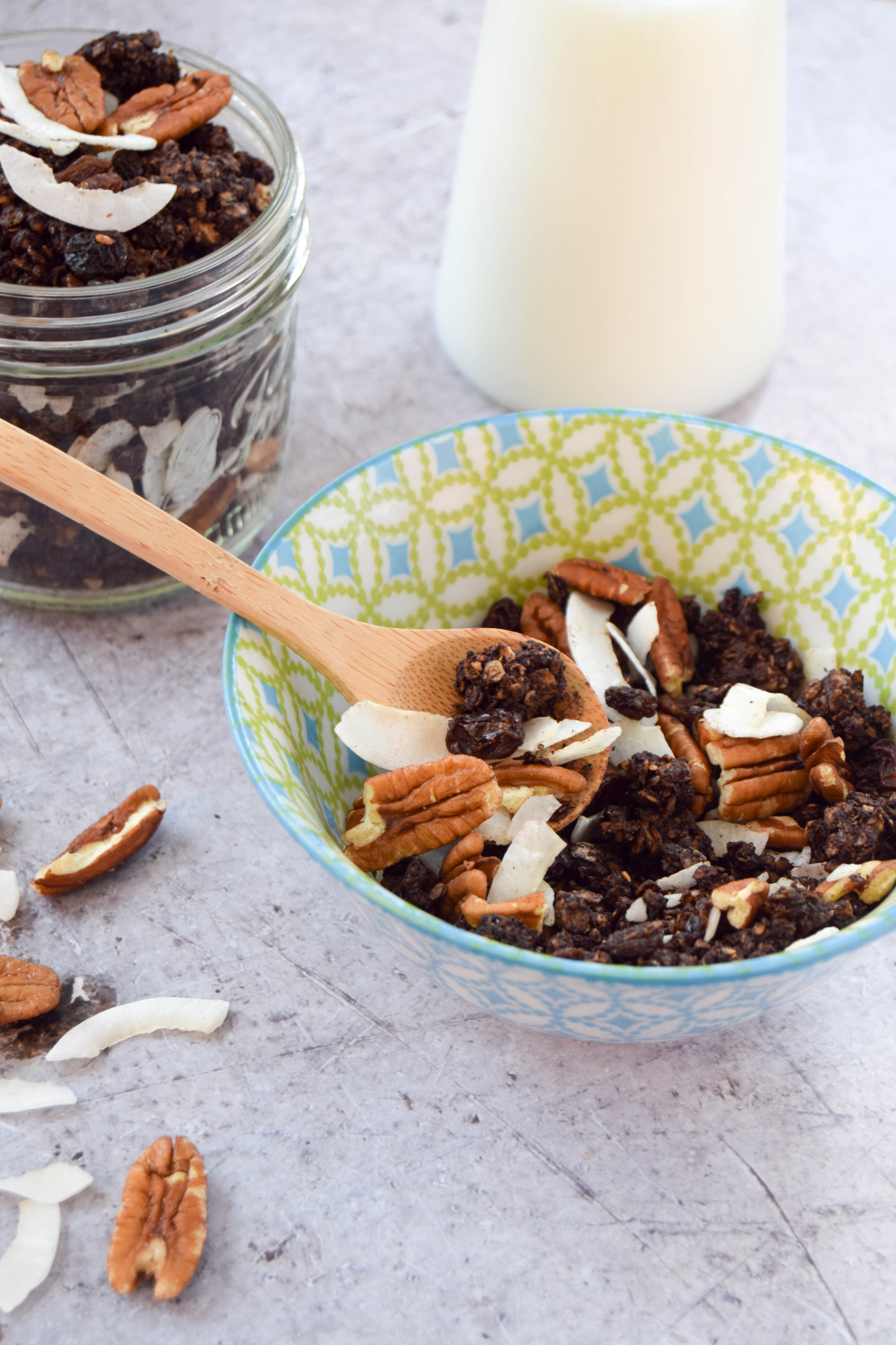 Chocolate for breakfast? Yes please! Get your morning chocolate fix with this healthier chocolate granola recipe with coconut and pecans.