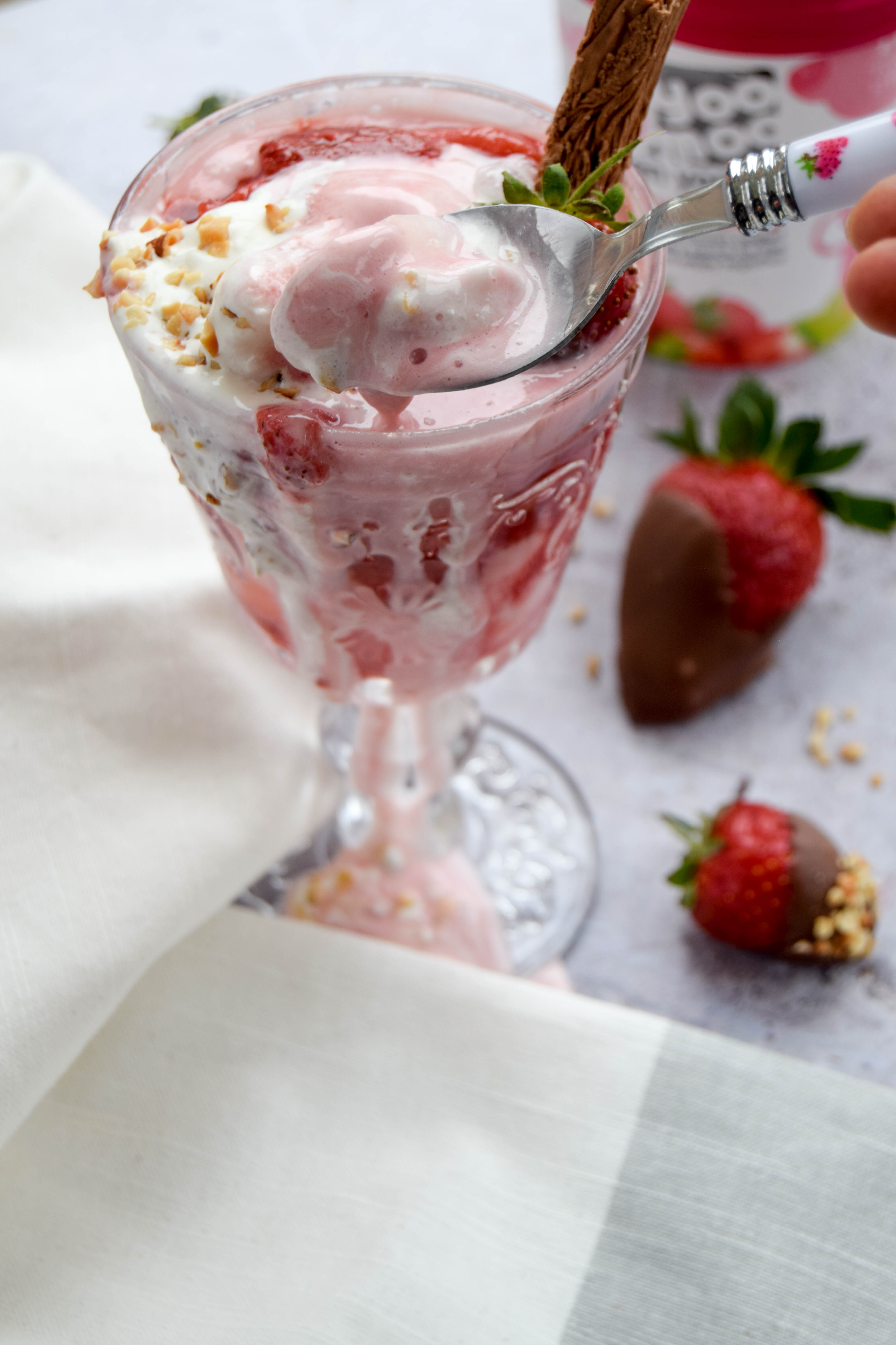 A fruity and vibrant strawberry sundae dessert topped with chocolate covered strawberries - perfect to serve at BBQ's and all your upcoming summer parties. 