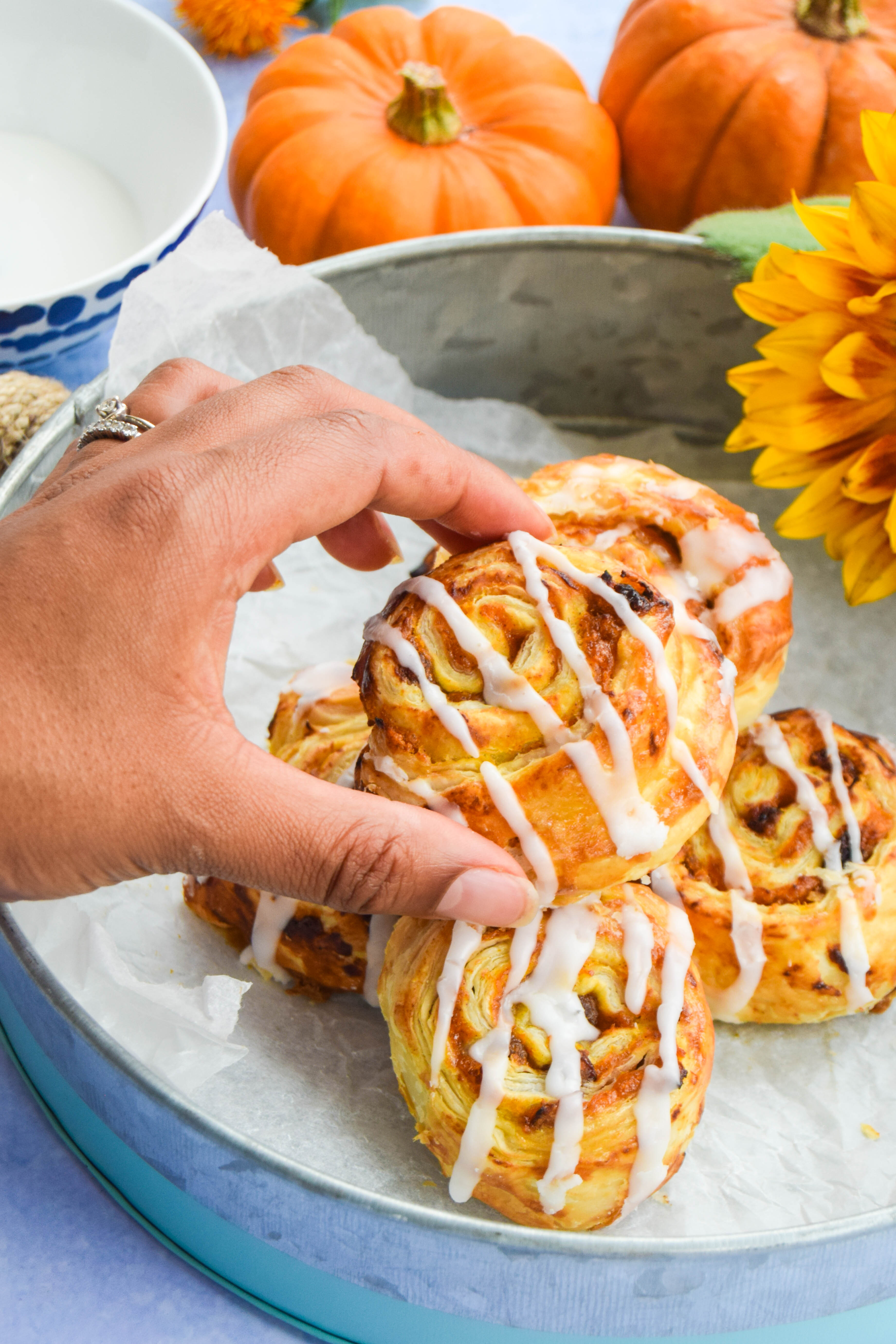 Love pastries with your tea or coffee? &nbsp;Here's a great autumnal themed recipe that takes the cinnamon swirl to the next level. &nbsp;Think maple cinnamon flavoured&nbsp;pumpkin puree encased in crisp flaky pastry.