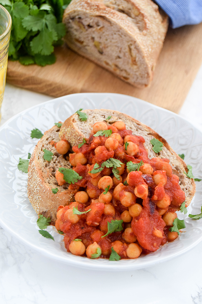 If you’re dreaming about breakfast in bed, but your partner isn’t the best of cooks then these easy smokey chickpeas served on toast is a must.
