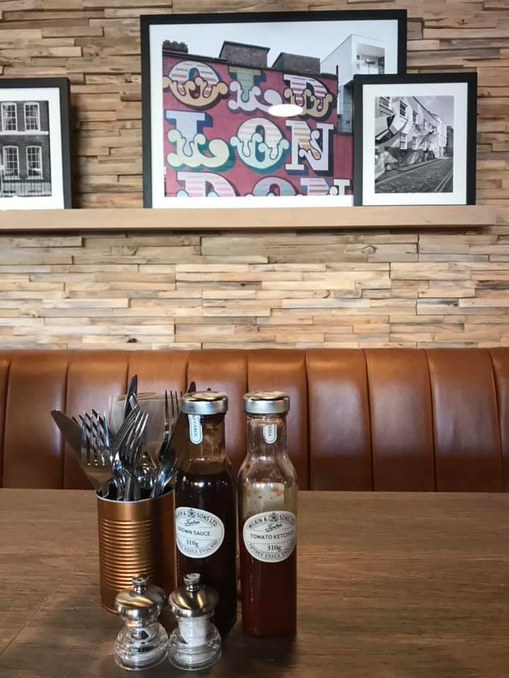 The East London Hotel is convieniently located in the heart of Bethnal Green and only takes 15 minutes to get to central London.