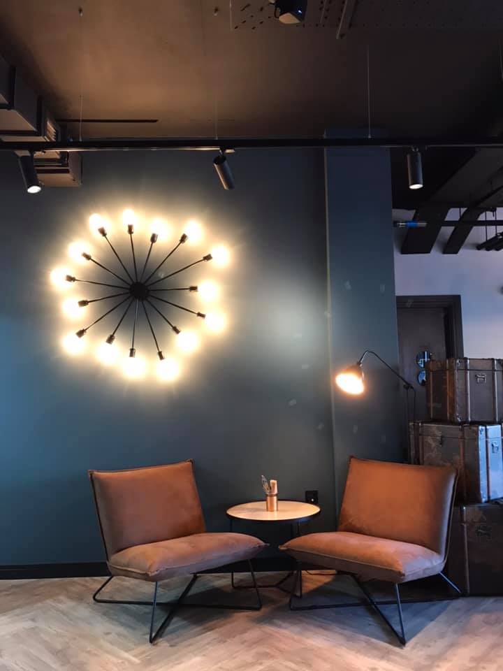 The East London Hotel is convieniently located in the heart of Bethnal Green and only takes 15 minutes to get to central London.